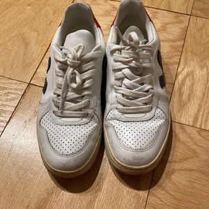 Veja V10 sneakers- women size 6